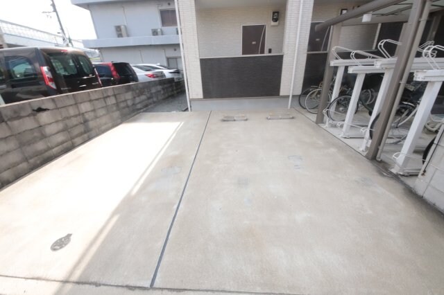 物件外観写真2　(駐車場があります)