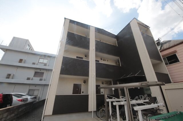 物件外観写真3　(外観は落ち着いています)