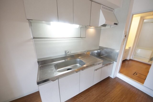 物件内観写真5　(コンパクトなキッチンで掃除もラクラク)