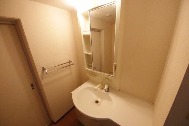 物件内観写真10　(忙しい朝には欠かせない洗面所です)