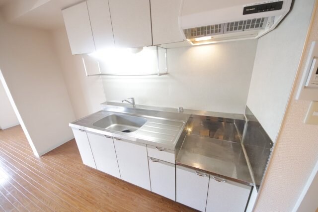 物件内観写真15　(コンパクトなキッチンで掃除もラクラク)