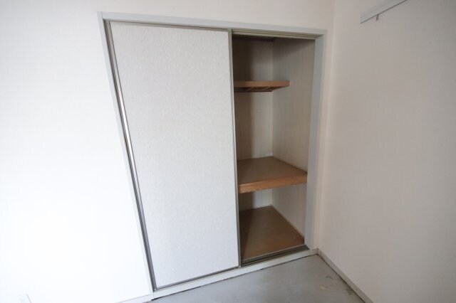 物件内観写真18　(広々とした洋室です)