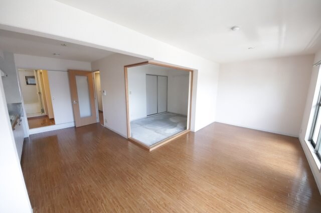 物件内観写真19　(使いやすい居間です)