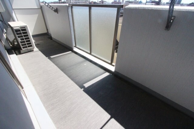 物件内観写真15　(落ち着いた時間を過ごせるバルコニーです)