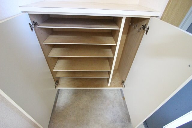 物件内観写真17　(ちょっとした収納スペースも充実しています)