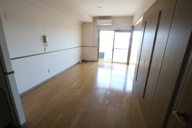 物件内観写真22　(ゆったりとした居間です)