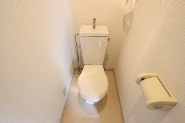 物件内観写真10　(コンパクトで使いやすいトイレです)