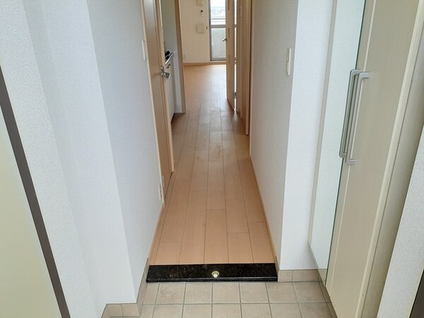 玄関(落ち着いた玄関です)