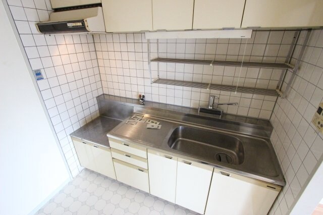 物件内観写真8　(コンパクトなキッチンで掃除もラクラク)