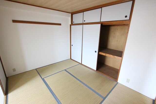 物件内観写真22　(柔らかい畳が心地よい和室)