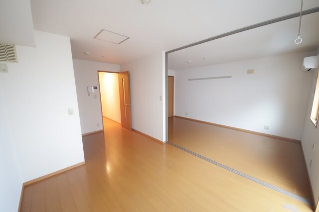 物件内観写真10　(ゆったり過ごせる居間です)