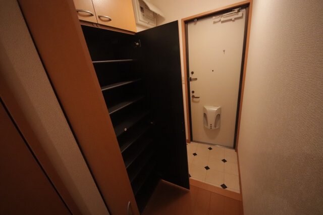 物件内観写真26　(収納もある玄関です)