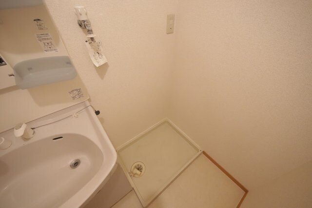 物件内観写真27　(ゆったりとスペースのある洗面所)