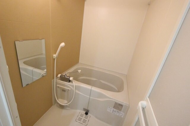 物件内観写真5　(落ち着いた空間のお風呂です)