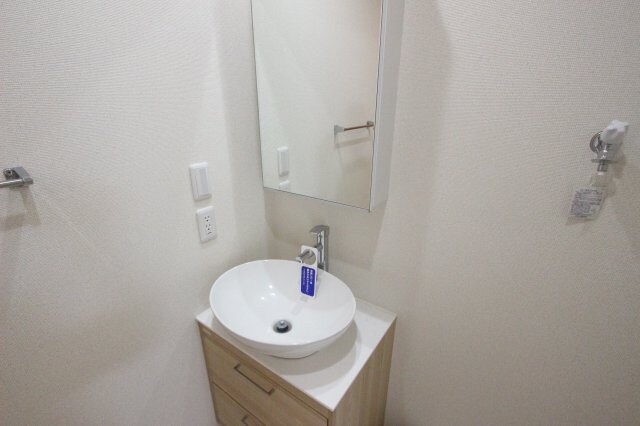 物件内観写真16　(コンパクトで使いやすい洗面所)