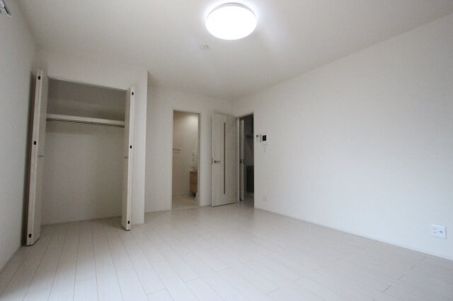 物件内観写真23　(ゆったりとした居間です)