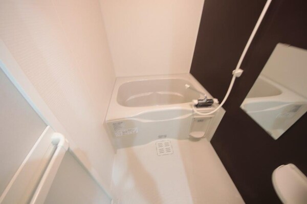 浴室(コンパクトで使いやすいお風呂です)