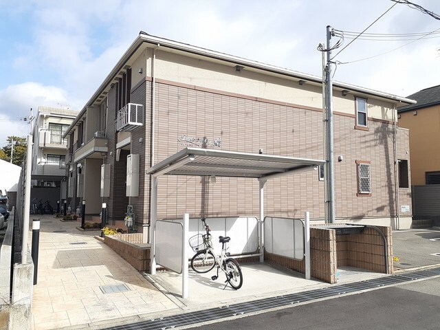 物件外観写真1　(外観もきれいです)