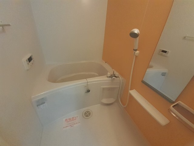 物件内観写真3　(コンパクトで使いやすいお風呂です)