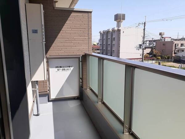 バルコニー(外からの目が気にならないバルコニーで洗濯物が干せます)