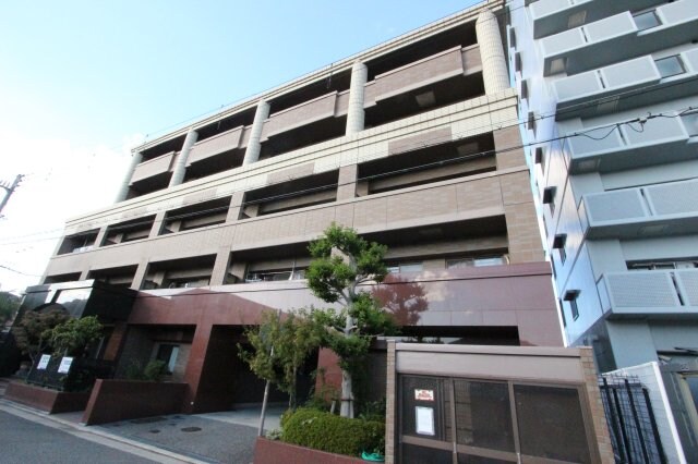 物件外観写真1　(落ち着いた雰囲気の外観です)