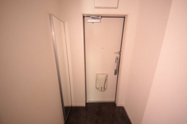 物件内観写真14　(ゆったりとした玄関です)