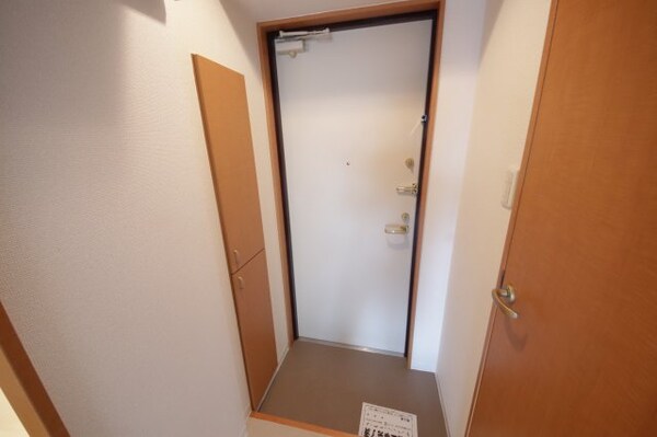 玄関(シンプルで使いやすい玄関です)