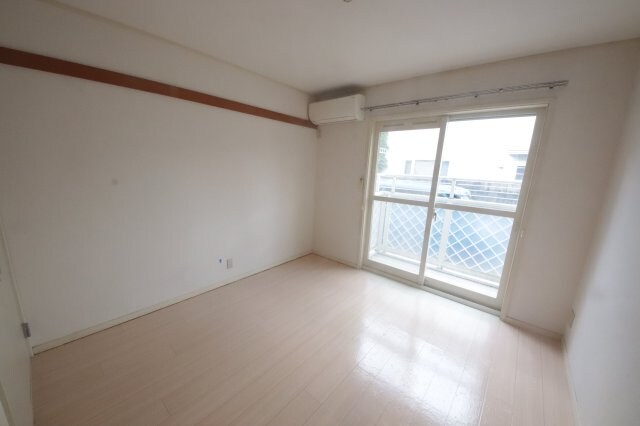 物件内観写真4　(ゆったり過ごせるリビングです)