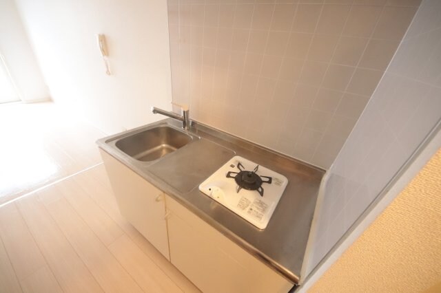 物件内観写真6　(コンパクトなキッチンで掃除もラクラク)