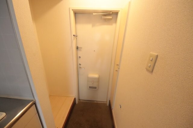 物件内観写真7　(きれいな玄関です)