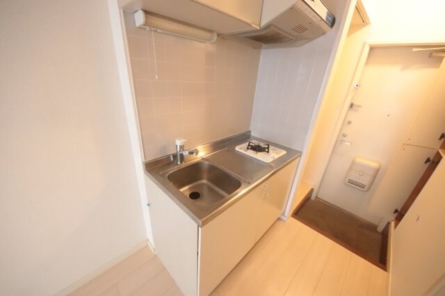物件内観写真10　(コンパクトなキッチンで掃除もラクラク)
