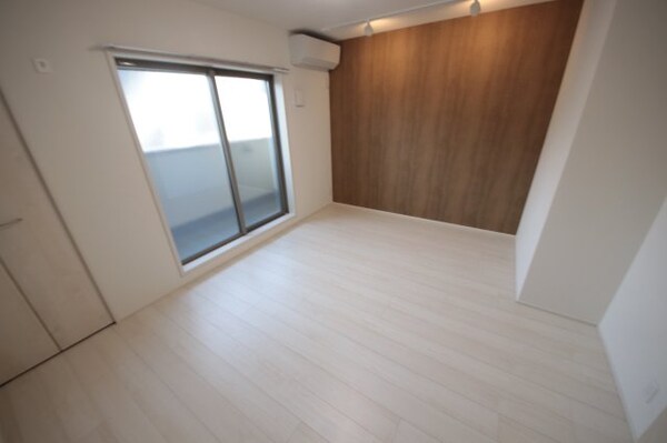 居室(こちらの居間で趣味の時間をお楽しみください)