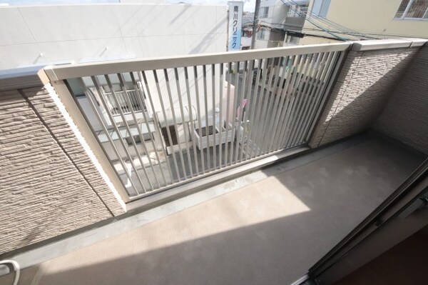 バルコニー(外からの目が気にならないバルコニーで洗濯物が干せます)