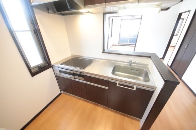 物件内観写真6　(コンパクトなキッチンで掃除もラクラク)