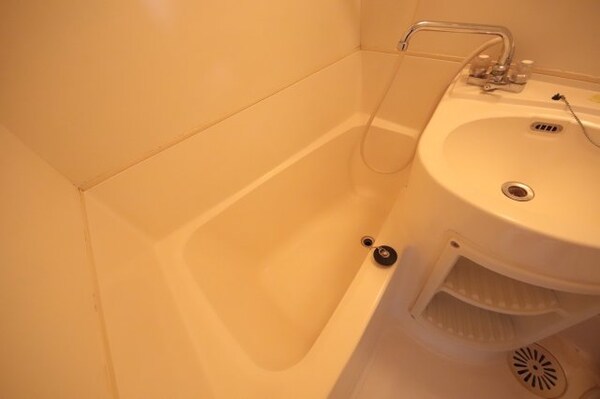 浴室(コンパクトで使いやすいお風呂です)