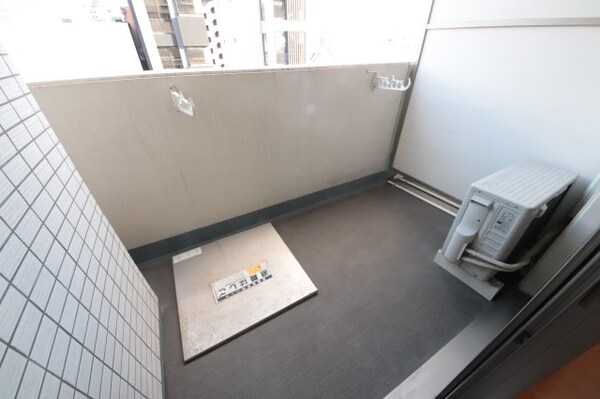 バルコニー(開放的で明るい空間を演出してくれるバルコニーです)