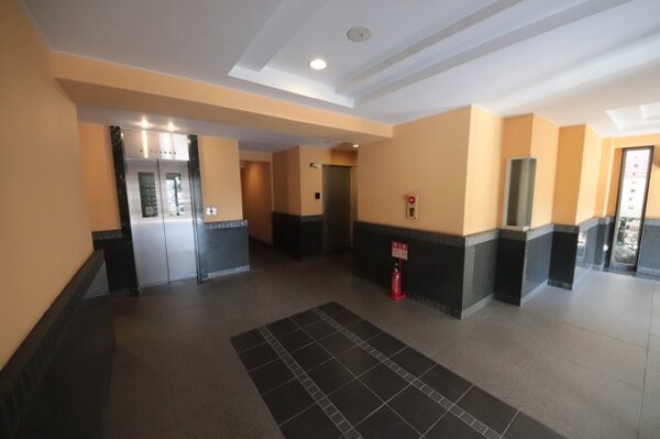 ロビー・ラウンジ(ゆとりのあるロビーです)