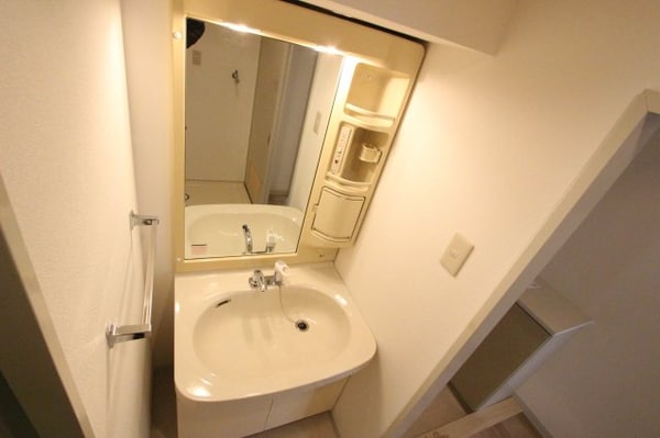 洗面・脱衣所(ゆったりとスペースのある洗面所)