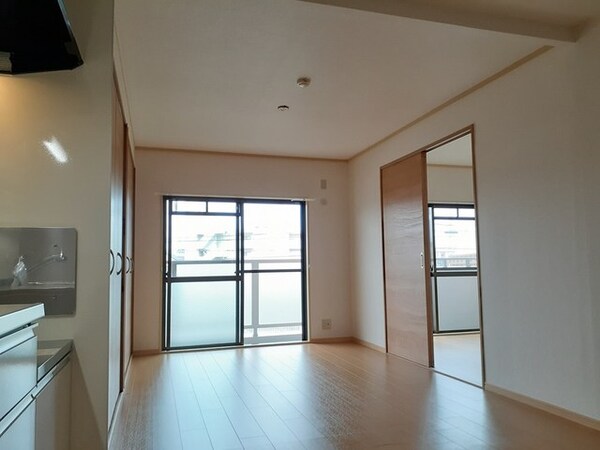 居室(ゆったりとした居間です)