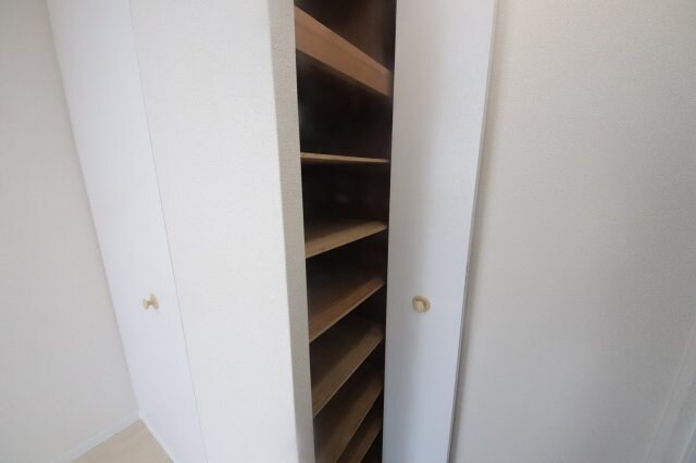 物件内観写真8　(収納スペース豊富です)