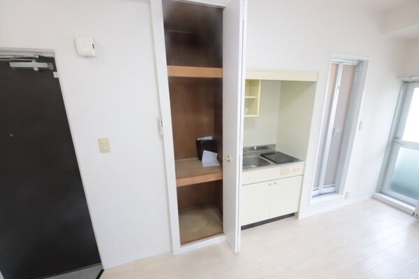 内装他(明るい室内です)