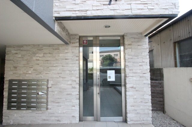 物件外観写真2　(エントランスです)