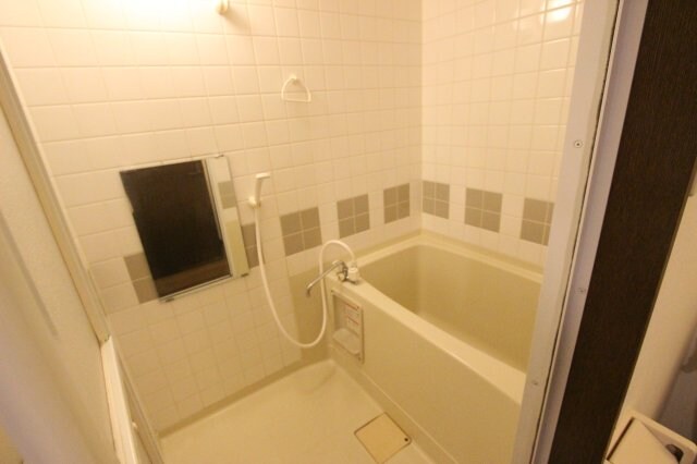 物件内観写真6　(きれいなお風呂です)