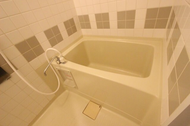 物件内観写真13　(コンパクトで使いやすいお風呂です)