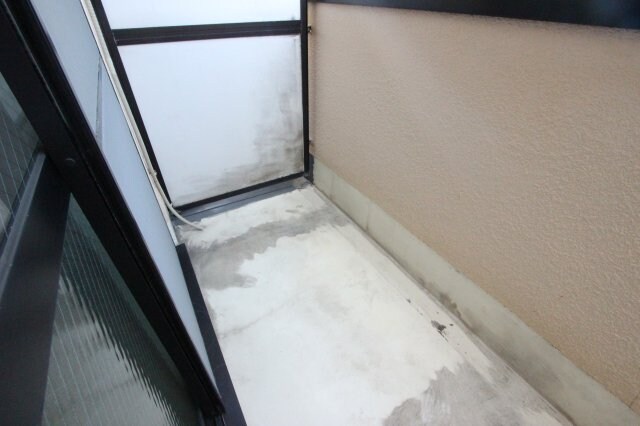 物件内観写真17　(バルコニーからの眺めを楽しみながら食事をしませんか)