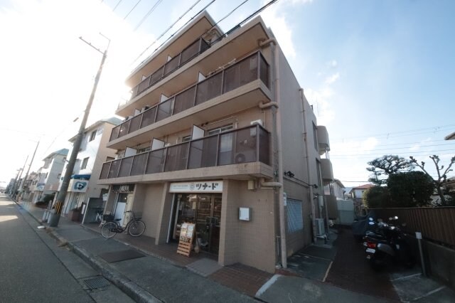 物件外観写真4　(外観は落ち着いています)