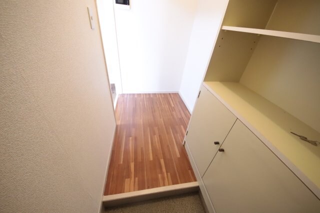 物件内観写真9　(たっぷりとした収納スペースです)