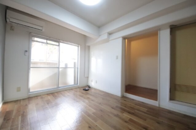 物件内観写真16　(ゆったり過ごせる居間です)