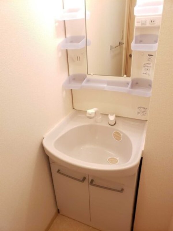 洗面・脱衣所(ゆったりとスペースのある洗面所)