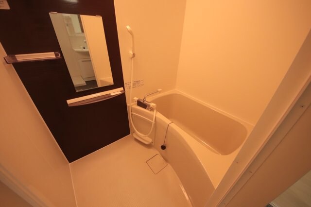 物件内観写真4　(コンパクトで使いやすいお風呂です)